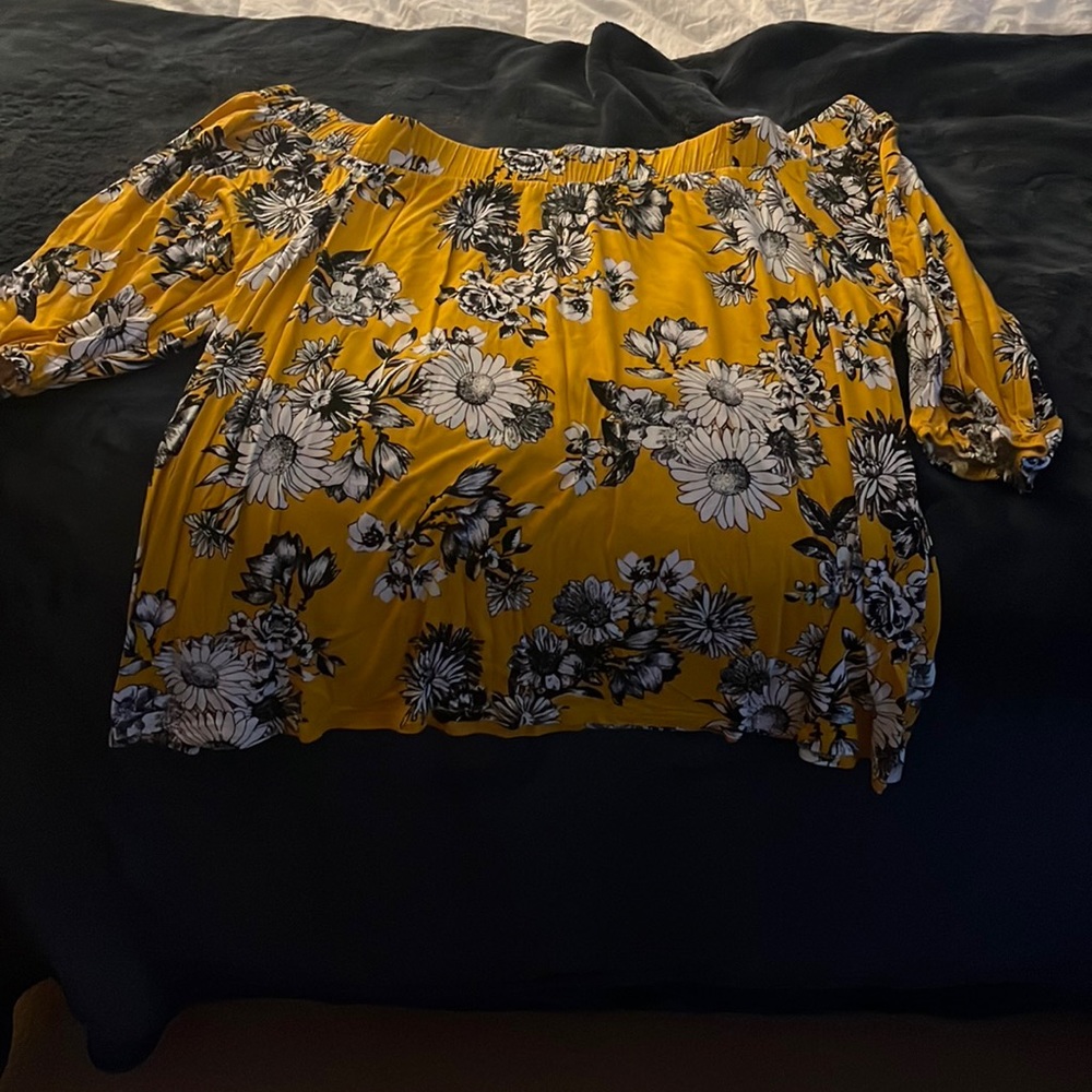 Yellow, black & white off the shoulder top. Size xxl. Brand is loveappella